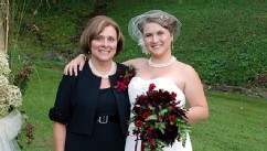 PHOTO: Allana Maiden and her mother Debbie Barrett on her wedding day in 2011