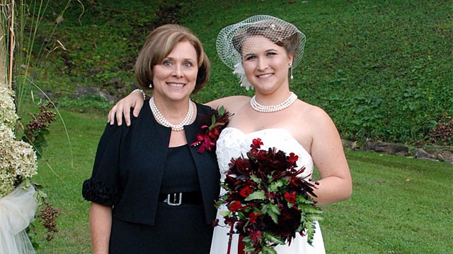 PHOTO: Allana Maiden and her mother Debbie Barrett on her wedding day in 2011