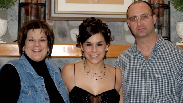 PHOTO: Amanda Abbiehl with her parents, Cindy and Brian. Amanda tragically died while hospitalized in 2010, and her parents believe a PCA pump was involved.