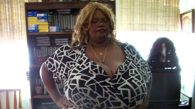 PHOTO: Annie has the world?s largest breasts, size 102ZZZ