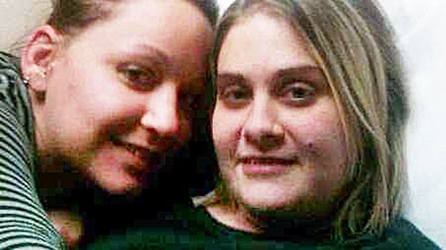 PHOTO: Jennifer Benewiat gets a visit from her friend, Becky Logue, as she recovers from hantavirus in the hospital in 2010.