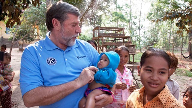 PHOTO: Alan Penn at a UNICEF-supported health outreach post in Cambodia
