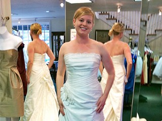 Meet the Mirror-Free Bride: Woman Avoided Mirrors for One Year