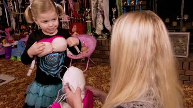 PHOTO: Maddy Jackson dresses up like country star Dolly Parton in the Toddlers and Tiaras.