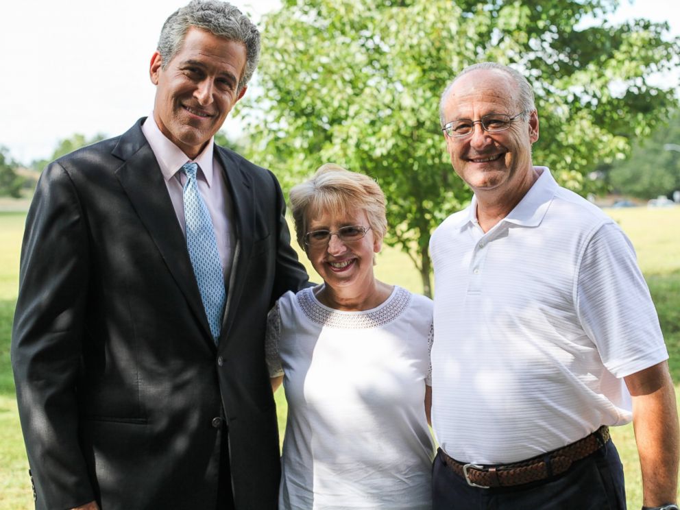 PHOTO: Dr. Richard Besser, left, is pictured with Ebola survivor Nancy Writebol and her husband, David.
