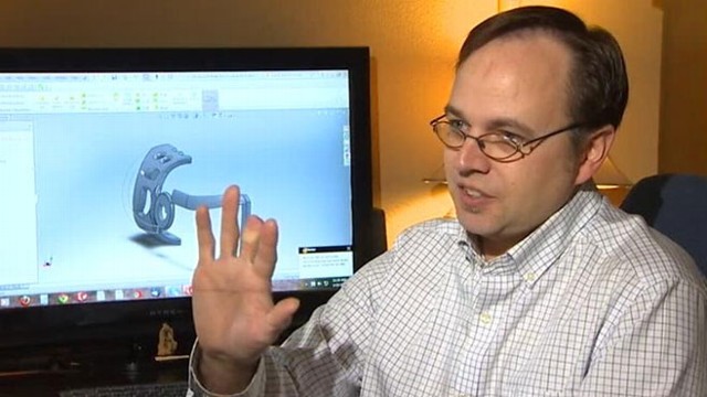 VIDEO: Washington amputee Colin Macduff was granted a patent for his design which helps him grab items.