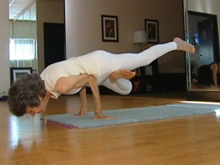 Watch: New York Yoga Instructor Going Strong at 94