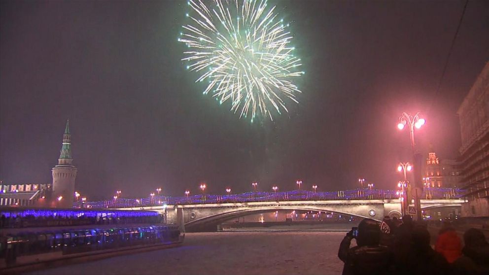 VIDEO: Moscow rings in the New Year with fireworks display.