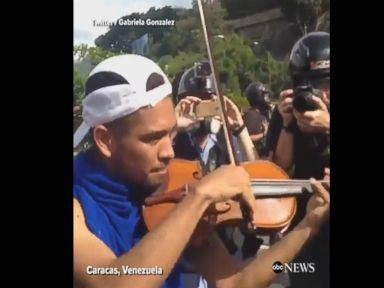 WATCH: Violinist plays amid violent protest in Venezuela