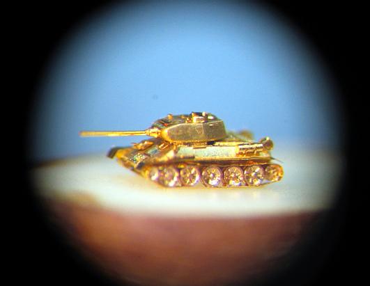 Artist's amazing tiny creations