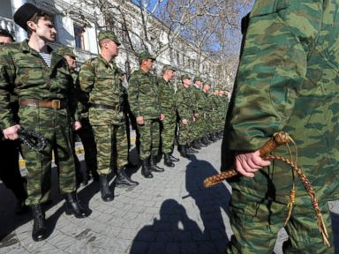 Photos: Russian Supporters, Protesters Await Crimea Vote