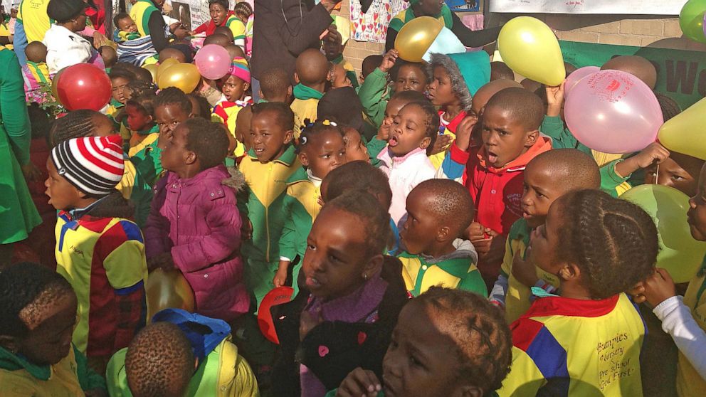 PHOTO: Children sing "Happy Birthday" to Nelson Mandela