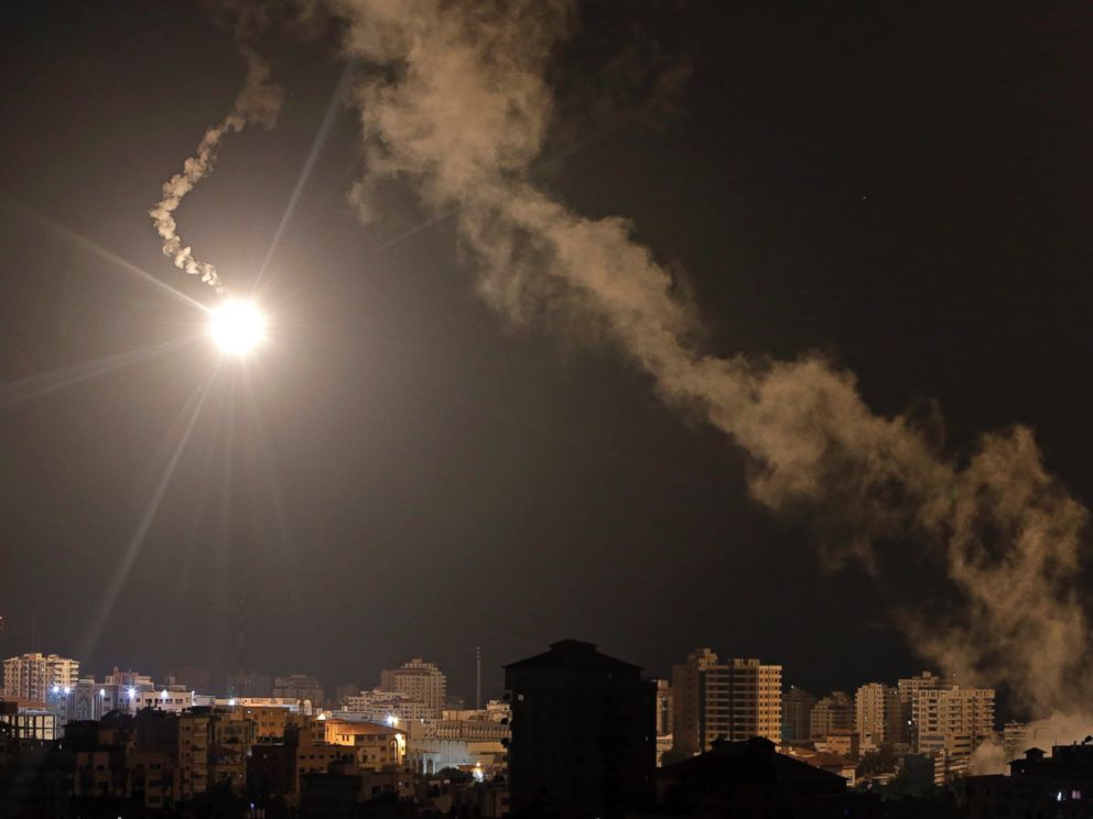 PHOTO: Israeli forces flares light up the night sky of Gaza City, July 29, 2014.