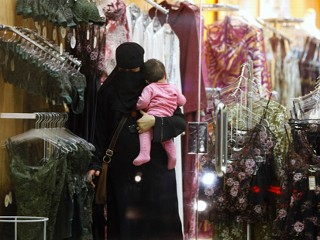 Saudi woman and child