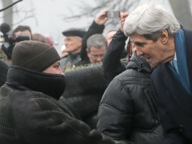Kerry Lands in Kiev Bearing $1 Billion in Aid