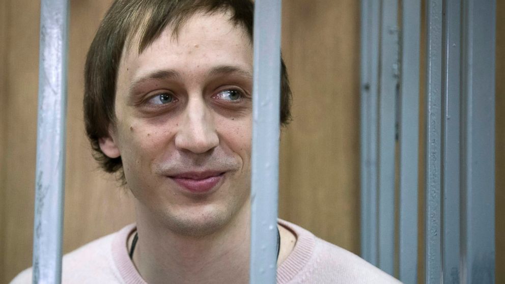 PHOTO: Pavel Dmitrichenko stands inside a barred enclosure at a courtroom in Moscow, Russia