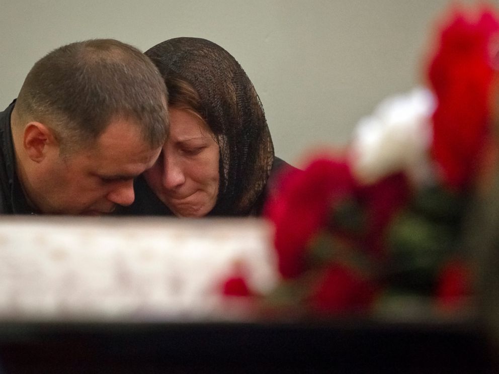PHOTO: Relatives of Ukrainian soldier Sergey Kokurin, 35, mourn next to his coffin during his funeral in Simferopol, Crimea, Saturday, March 22, 2014.