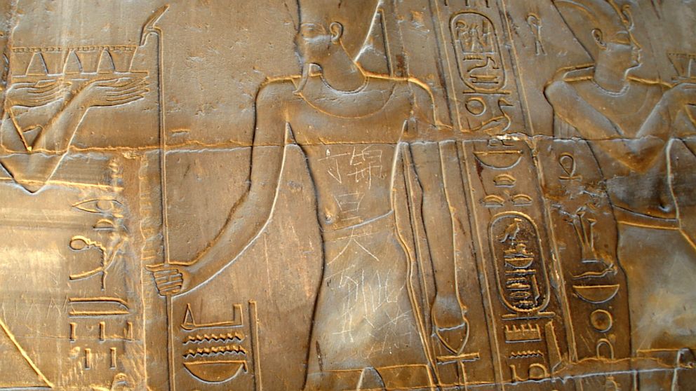 PHOTO: Chinese words are seen on 3,500 year old Luxor temple in Egypt