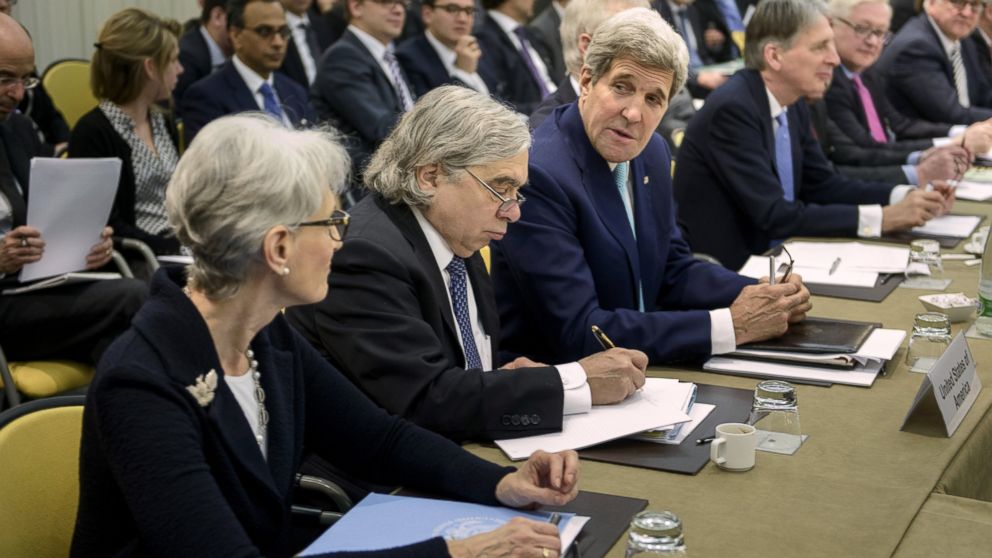 PHOTO: U.S. Secretary of State John Kerry, third left, chats with U.S. Under Secretary for Political Affairs Wendy Sherman, as U.S. Secretary of Energy Ernest Moniz, second right, at the Beau Rivage Palace Hotel in Lausanne, Switzerland, March 31, 2015.