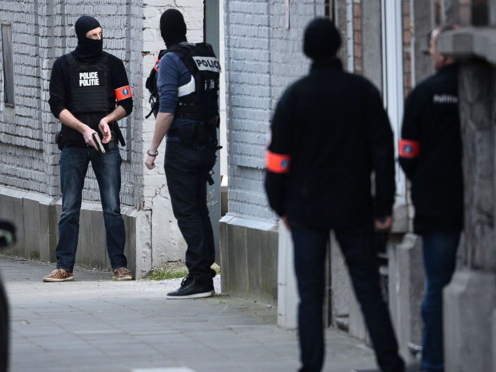 PHOTO:Police officers take position at the site of a shooting in the southern Forest district of Brussels, March 15, 2016.