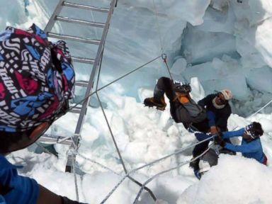 With Sherpas Dead, Everest Climbers in Limbo on the Mountain