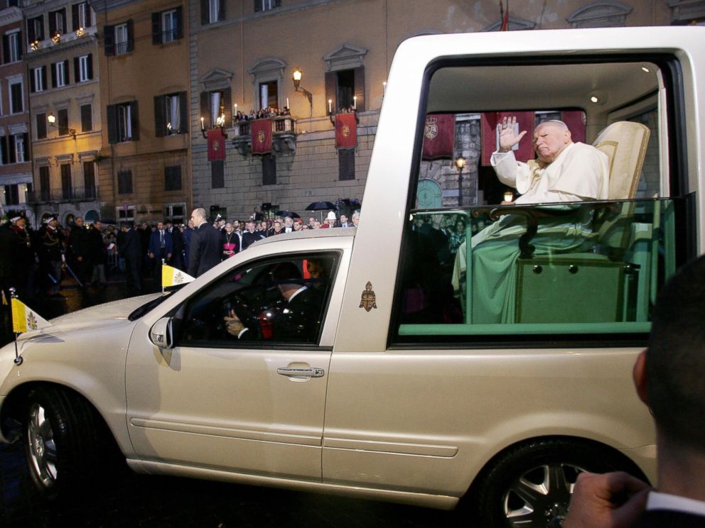 http://a.abcnews.com/images/International/GTY_popemobile_1_kab_150611_4x3_992.jpg