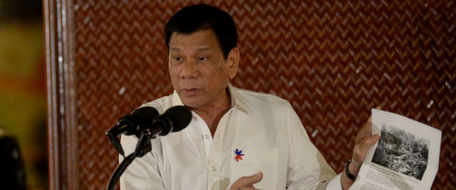 Filipinas: Presidente Rodrigo Duterte anunciou que as forças especiais norte-americanas devem retirar-se do sul do país