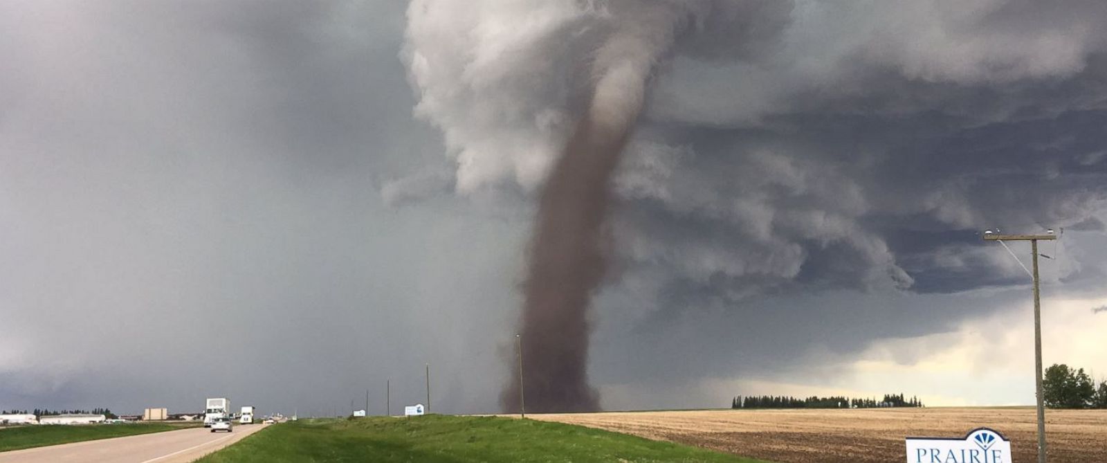 Tornado touches down near highway in Canada in dramatic video ABC News