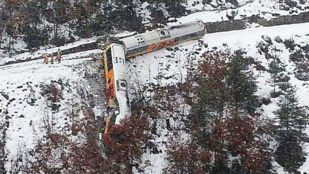 HT_alps_train_crash_jt_140208_16x9_992.jpg