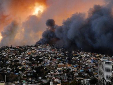 Photos: Raging Forest Fire Destroys 500 Homes in Chile