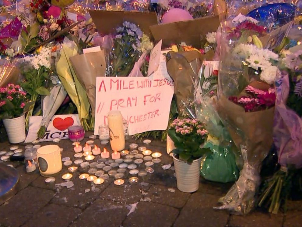 PHOTO: People attend a vigil for the victims of last weeks attack at a pop concert at Manchester Arena, in central Manchester, Britain May 29, 2017.