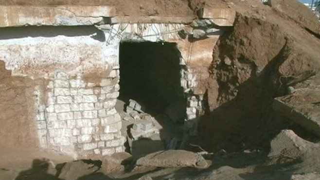 VIDEO: Former soldier in Libya shows underground prisons located near a government compound.