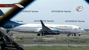 Photo: Hijacked plane lands at Mexico City airport