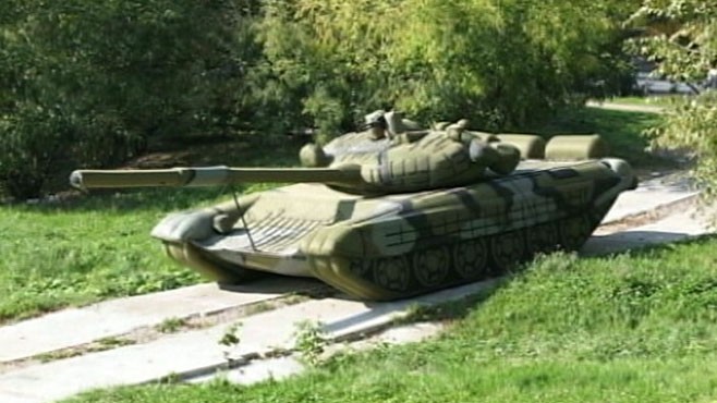 VIDEO: Russian military looks to invest in inflatable decoy weapons.