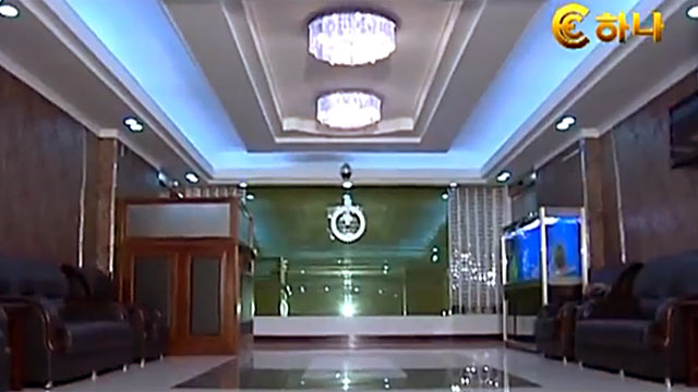 PHOTO: Luxxury restaurant opens in the North Korean capital amid reports that as many as 3 million people will starve in that country this year.