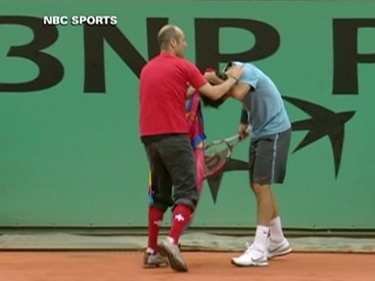 VIDEO: Roger Federer gets approached by a crazed fan at French Open.