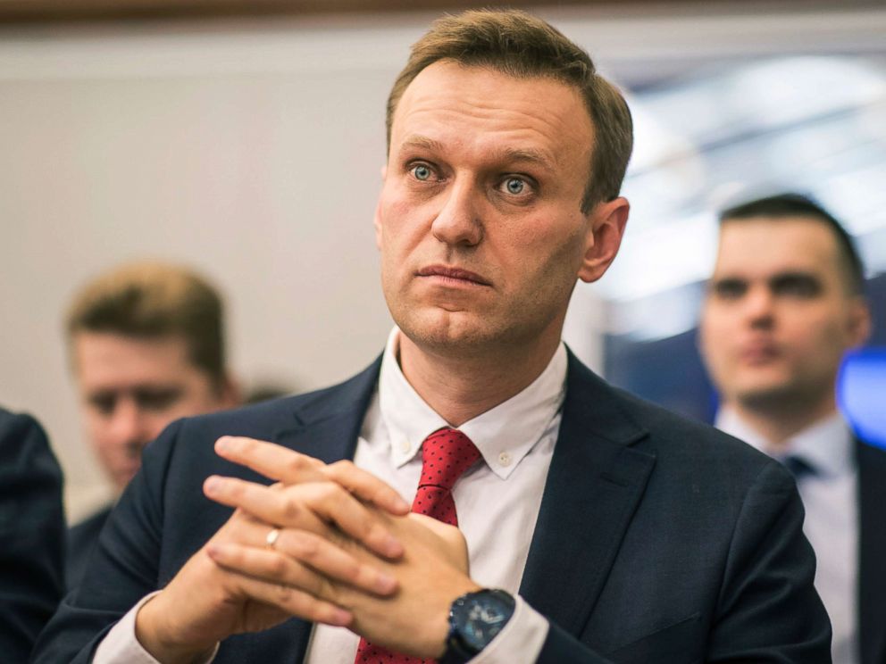 PHOTO: Russian opposition leader Alexei Navalny, center, sits at the Russias Central Election commission in Moscow, Dec. 25, 2017.