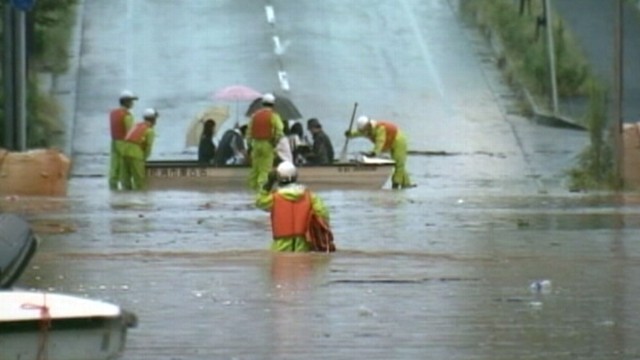 VIDEO: Flooding strands drivers throughout central Japan, plane flights cancelled.
