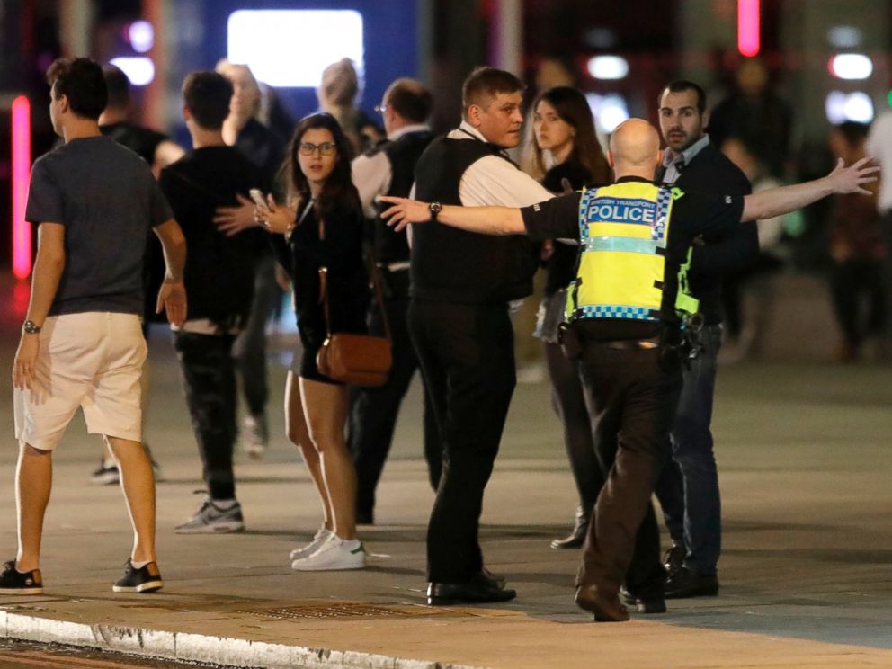 PHOTO: A police officer clears people away from the area near London Bridge after an incident in central London, June 3, 2017.