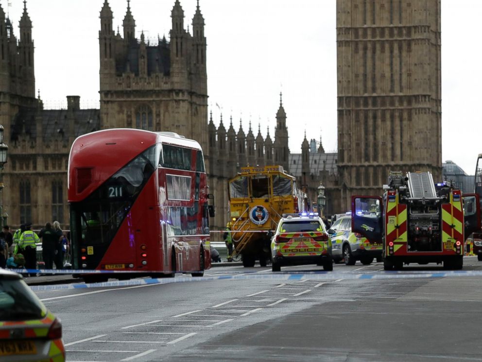 PHOTO: Police secure the area on the south side of Westminster Bridge close to the Houses of Parliament in London, March 22, 2017.