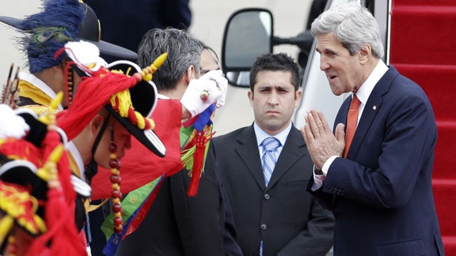 PHOTO: U.S. Secretary of State John Kerry, right, greets upon his arrival at Seoul military airport in Seongnam, South Korea, Friday, April 12, 2013.