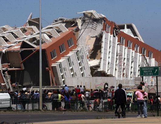 Wreckage in Chile, Anxiety in Hawaii