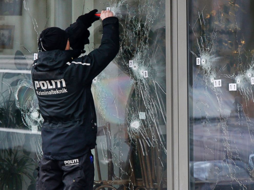 PHOTO: A police investigator works at the scene of a shooting that occurred the day before at a free speech event in Copenhagen, Feb. 15, 2015.