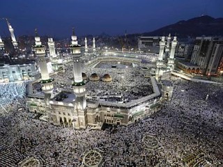 Photos: Hajjis Descend on Mecca