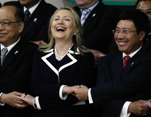 Too Cool for APEC/G20? Leaders Skip Aloha Shirts and Uniforms During Photo Session