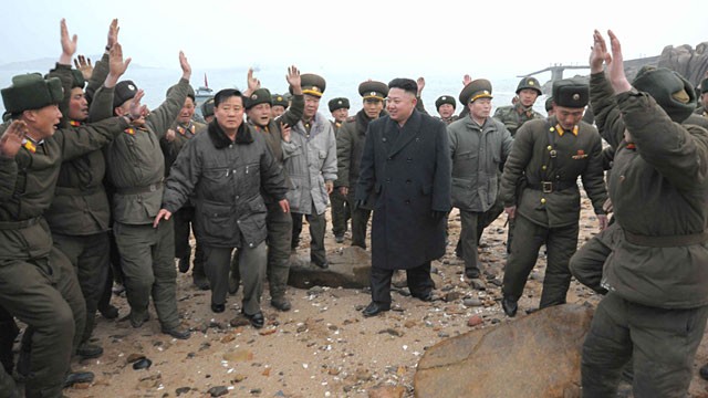 PHOTO: Kim Jong Un and North Korean soldiers