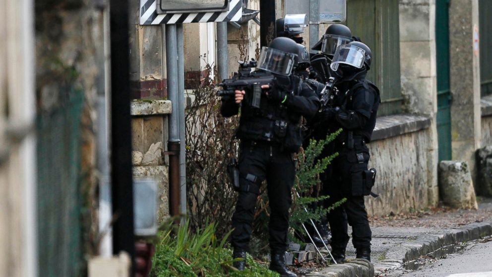 PHOTO: SWAT police officer patrol in the village of Longpont hunting for two heavily armed suspects after the massacre at the Paris offices of the Charlie Hebdo newspaper, Jan.8, 2015. 