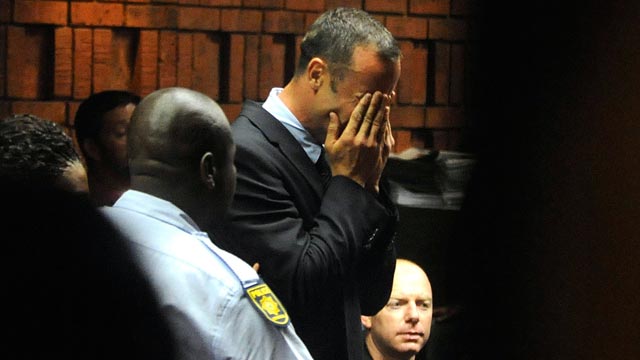 PHOTO: Oscar Pistorius weeps in court in Pretoria, South Africa, Feb 15, 2013, at his bail hearing in the murder case of his girlfriend Reeva Steenkamp.