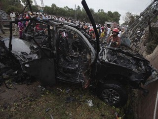 Car Bomber Attacks US Consulate Vehicle in Pakistan