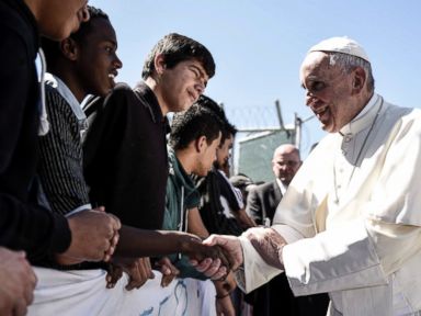 Pope Francis Returning to Rome With 12 Refugees After Trip to Lesbos
